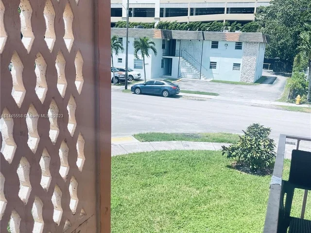 3671 SW 10th St # 9B, Miami FL 33135