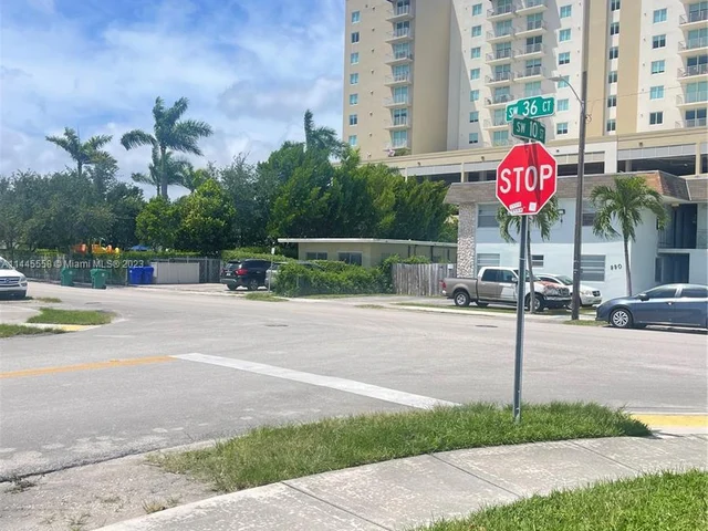 3671 SW 10th St # 9B, Miami FL 33135