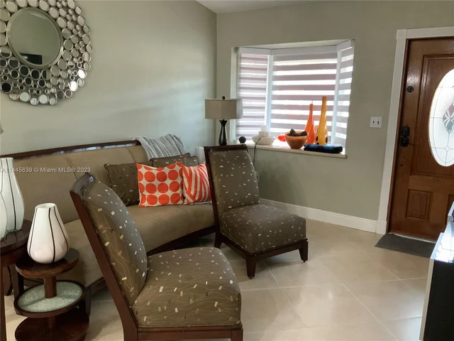 11562 NW 87th Pl, Hialeah Gardens FL 33018