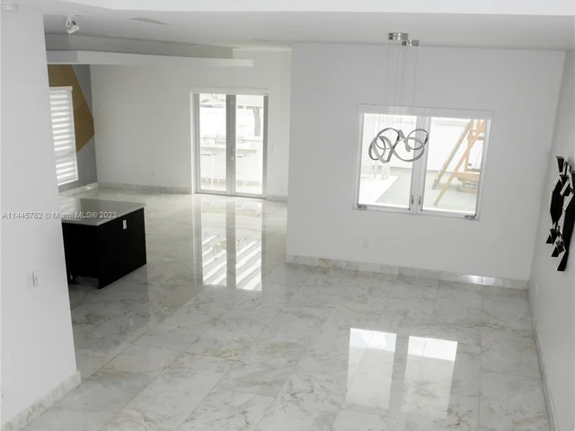 3335 NW 82nd Ct, Doral FL 33122