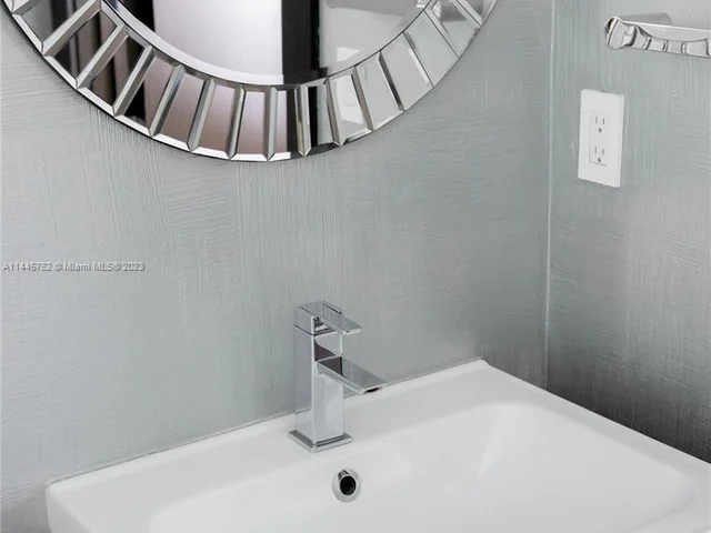 3335 NW 82nd Ct, Doral FL 33122