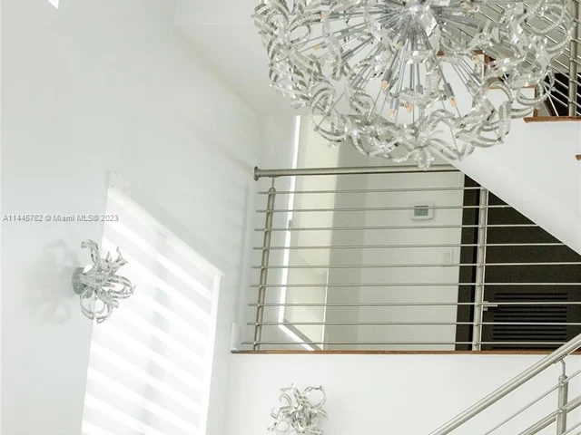 3335 NW 82nd Ct, Doral FL 33122