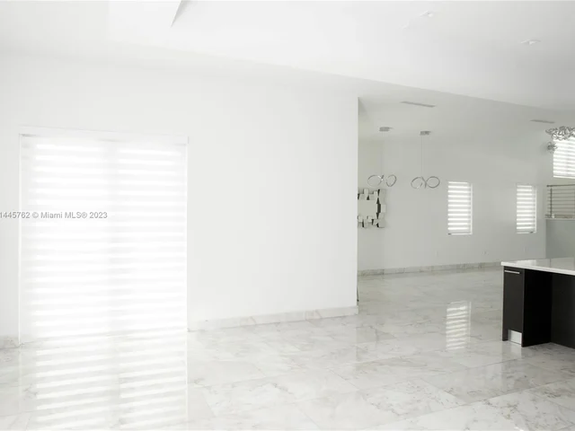 3335 NW 82nd Ct, Doral FL 33122