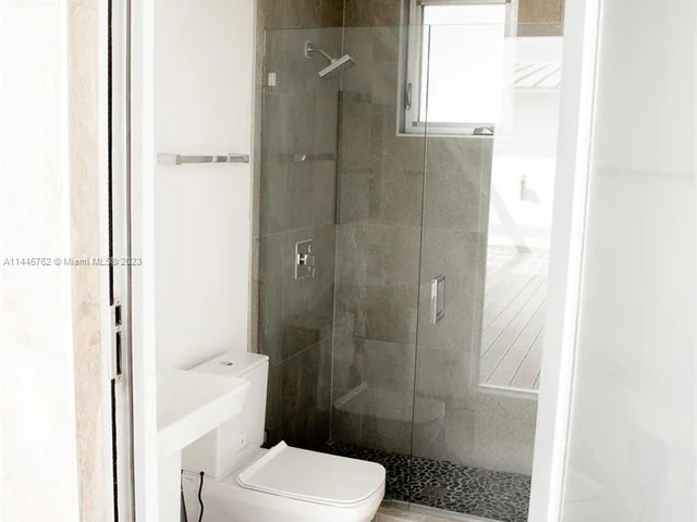 3335 NW 82nd Ct, Doral FL 33122