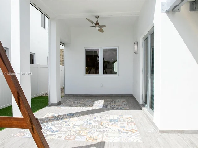 3335 NW 82nd Ct, Doral FL 33122