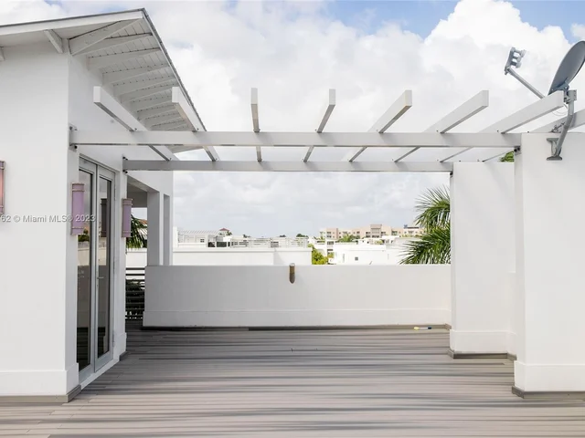 3335 NW 82nd Ct, Doral FL 33122