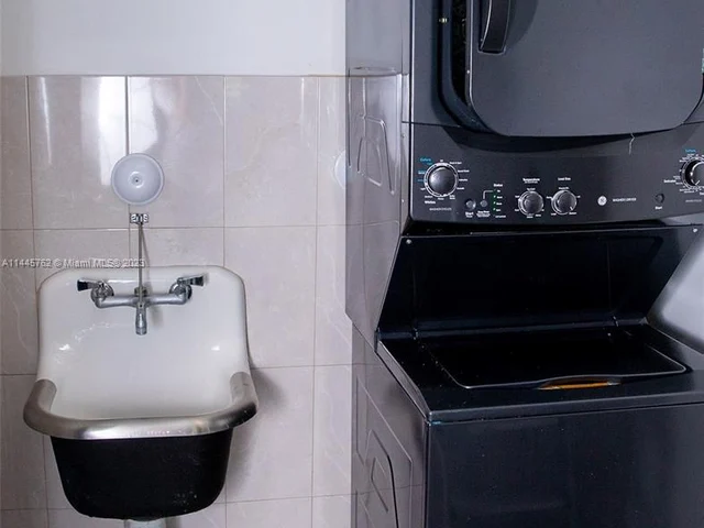 3335 NW 82nd Ct, Doral FL 33122