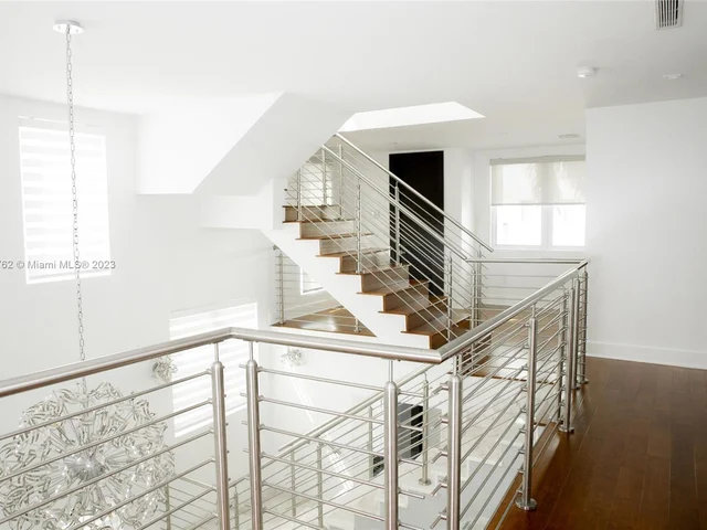 3335 NW 82nd Ct, Doral FL 33122