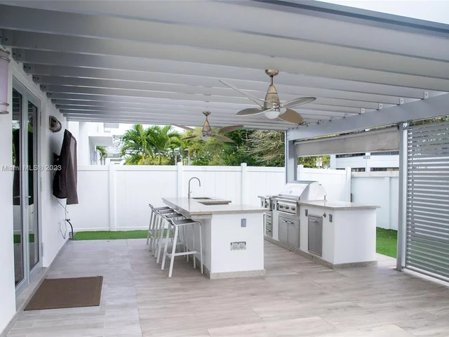 3335 NW 82nd Ct, Doral FL 33122