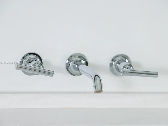 3335 NW 82nd Ct, Doral FL 33122