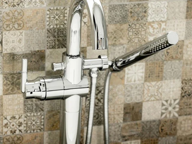 3335 NW 82nd Ct, Doral FL 33122