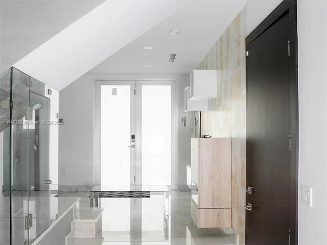 3335 NW 82nd Ct, Doral FL 33122