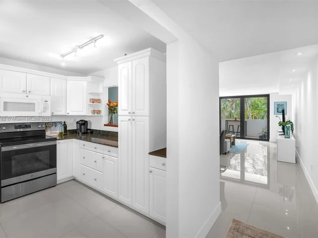 100 Ocean Lane Dr # 204, Key Biscayne FL 33149