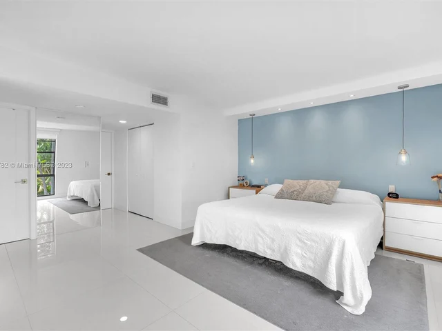 100 Ocean Lane Dr # 204, Key Biscayne FL 33149