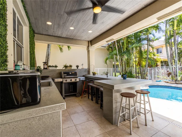 1159 Skylark Dr, Weston FL 33327