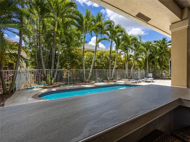 1159 Skylark Dr, Weston FL 33327