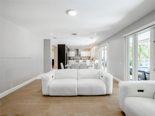 1159 Skylark Dr, Weston FL 33327