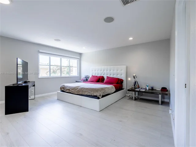 1159 Skylark Dr, Weston FL 33327