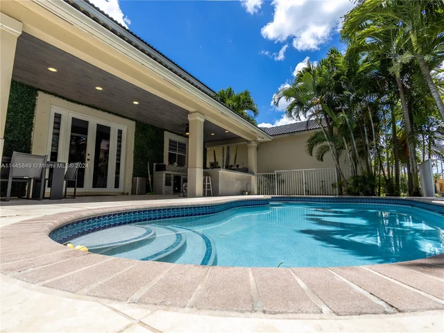 1159 Skylark Dr, Weston FL 33327