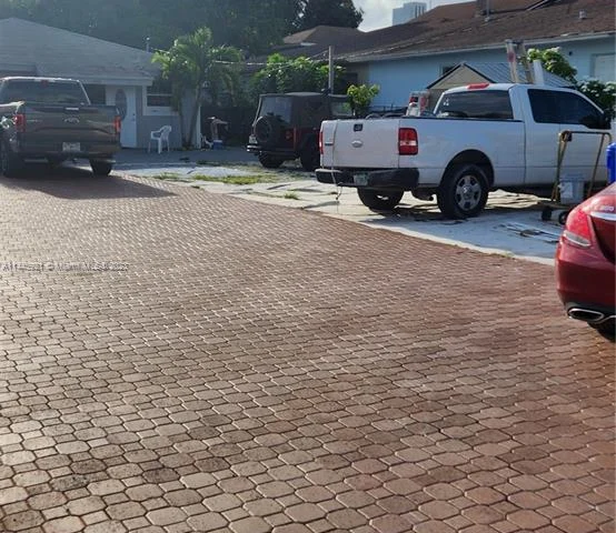 150 NW 17th Ct, Miami FL 33125