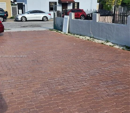 150 NW 17th Ct, Miami FL 33125