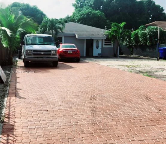 150 NW 17th Ct, Miami FL 33125