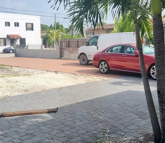 150 NW 17th Ct, Miami FL 33125