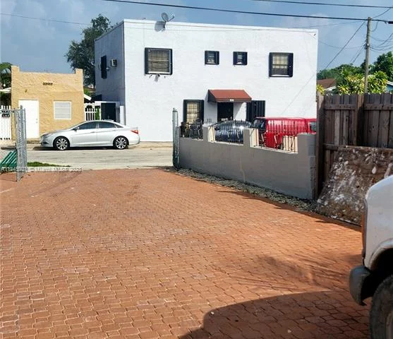 150 NW 17th Ct, Miami FL 33125