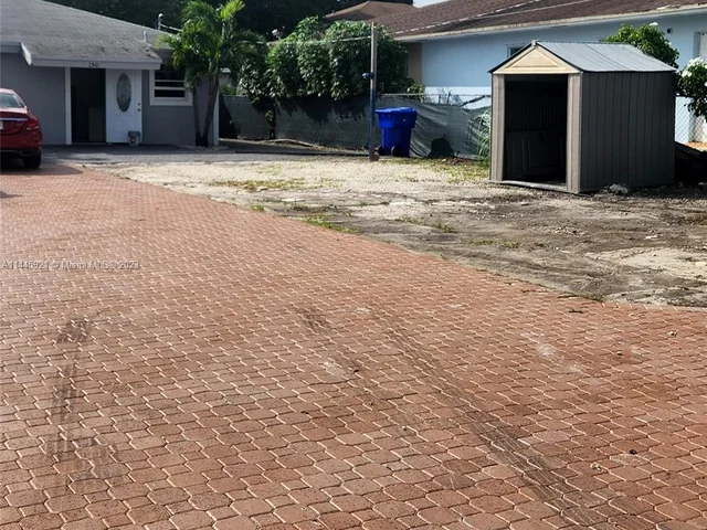 150 NW 17th Ct, Miami FL 33125