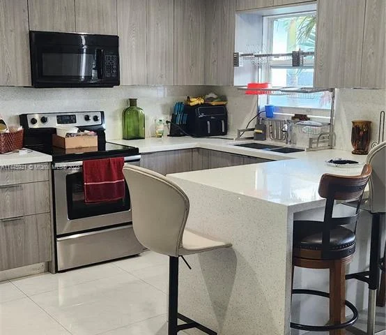 150 NW 17th Ct, Miami FL 33125