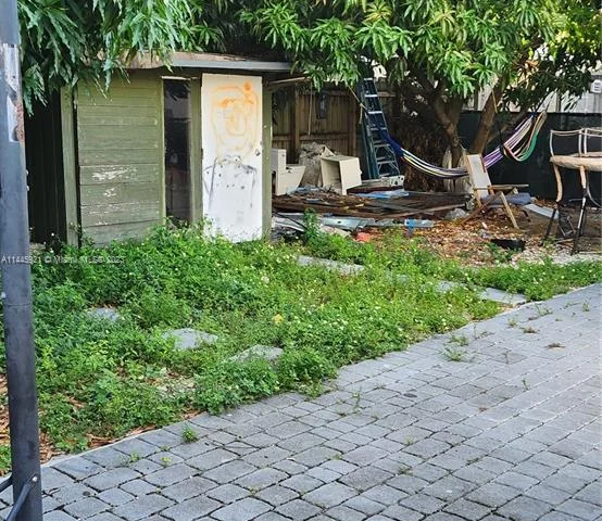 150 NW 17th Ct, Miami FL 33125