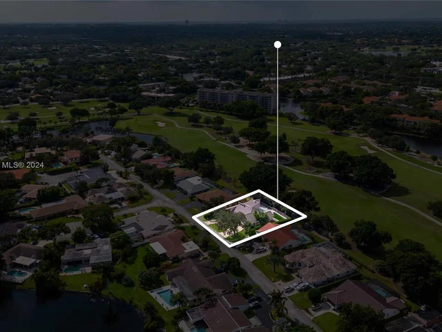 8881 N Lake Dasha Dr, Plantation FL 33324