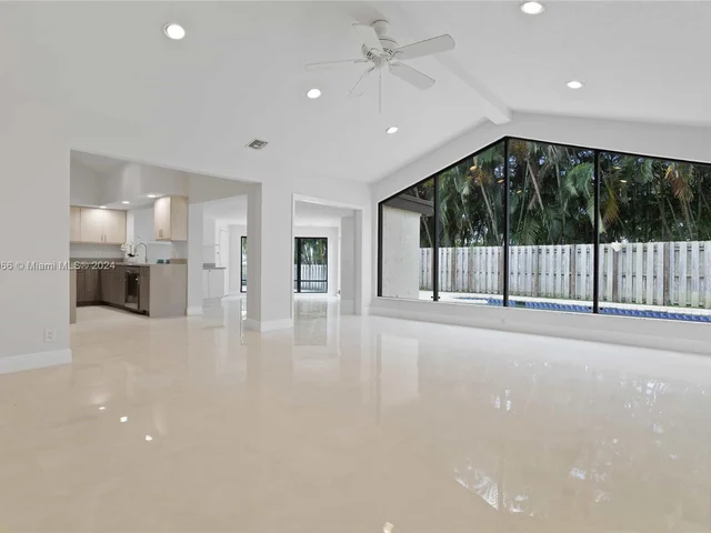 8881 N Lake Dasha Dr, Plantation FL 33324