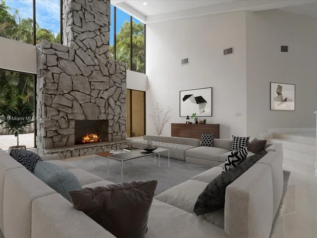 8881 N Lake Dasha Dr, Plantation FL 33324