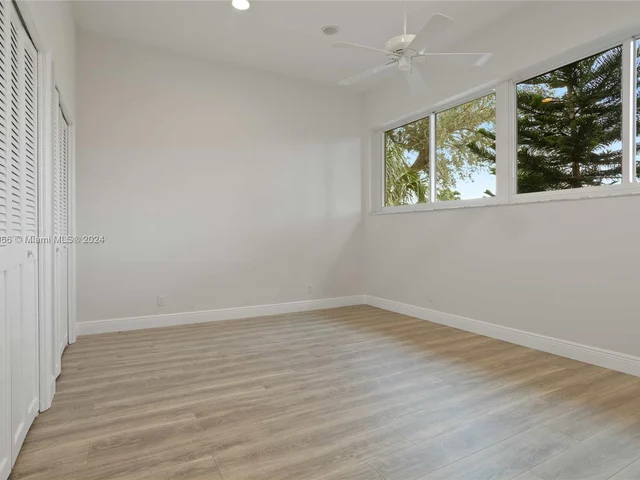 8881 N Lake Dasha Dr, Plantation FL 33324