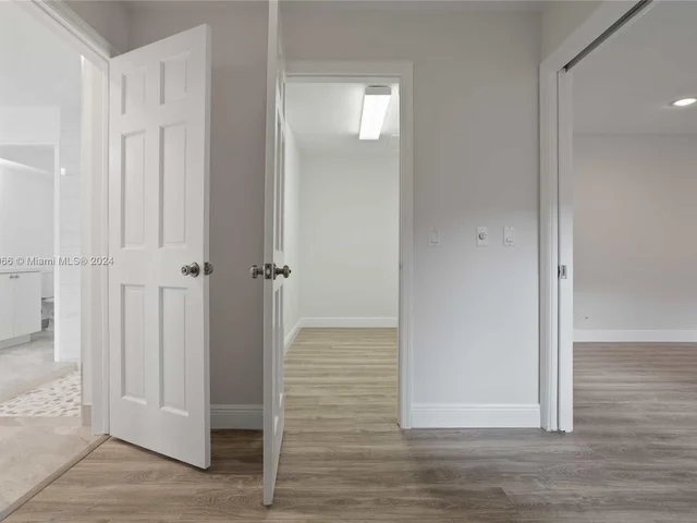 8881 N Lake Dasha Dr, Plantation FL 33324