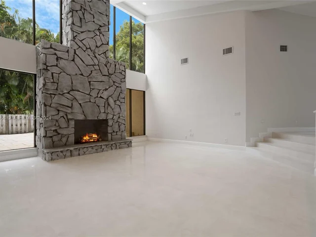 8881 N Lake Dasha Dr, Plantation FL 33324