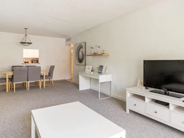 19370 E Collins Ave # 207, Sunny Isles Beach FL 33160