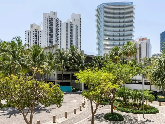 19370 E Collins Ave # 207, Sunny Isles Beach FL 33160