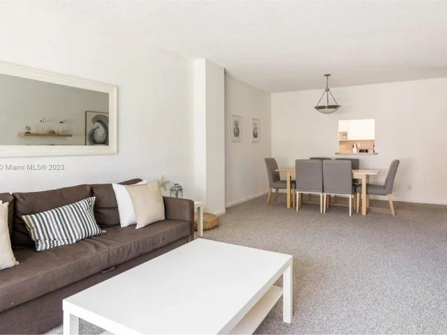 19370 E Collins Ave # 207, Sunny Isles Beach FL 33160