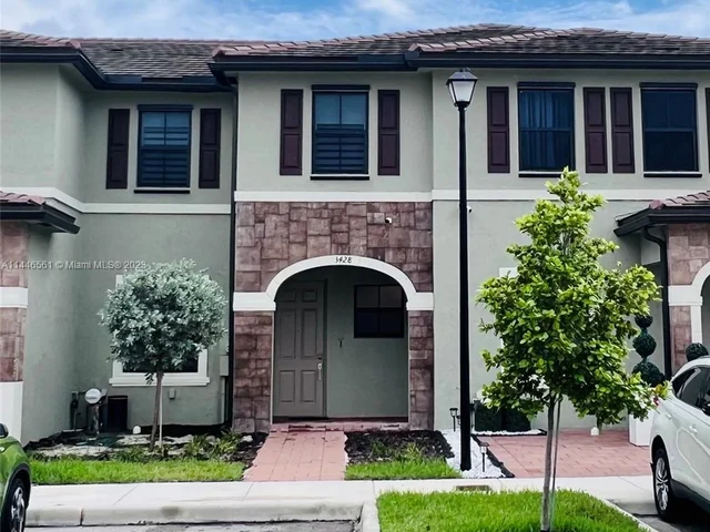 3428 W 111th Pl, Hialeah FL 33018