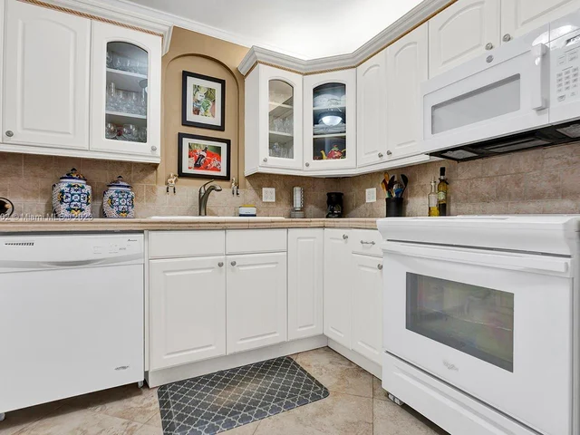 1500 S Ocean Dr # 9J, Hollywood FL 33019