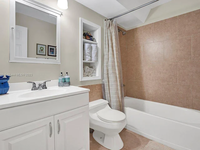 1500 S Ocean Dr # 9J, Hollywood FL 33019