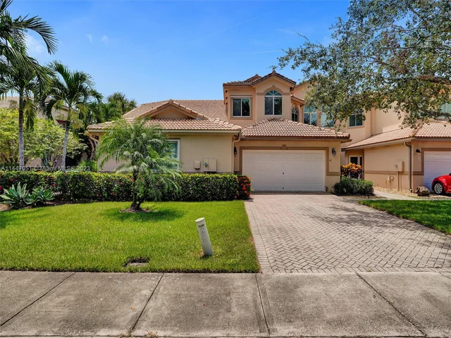 5127 E Madison Lakes Cir E, Davie FL 33328