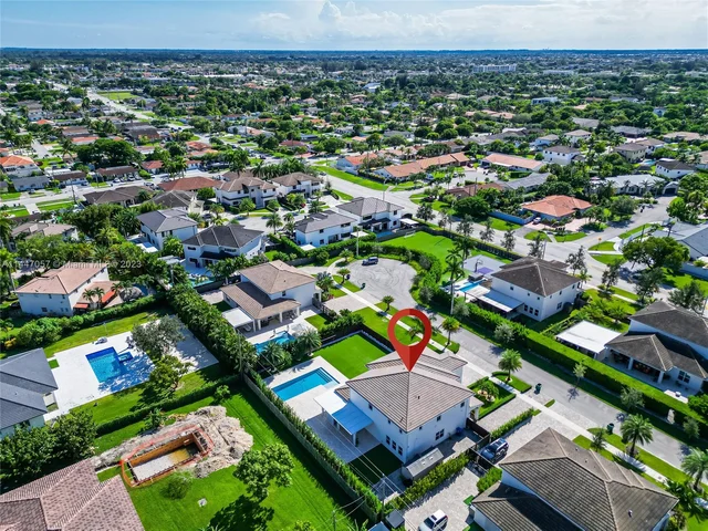 35 NW 121st Ct, Miami FL 33182