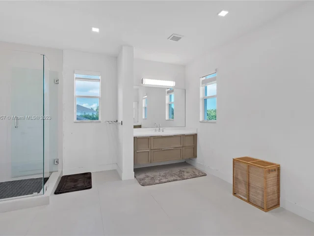 35 NW 121st Ct, Miami FL 33182