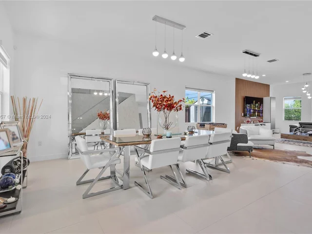 35 NW 121st Ct, Miami FL 33182