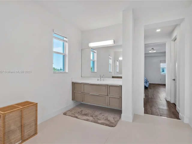 35 NW 121st Ct, Miami FL 33182