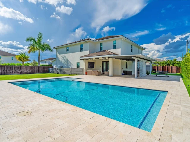 35 NW 121st Ct, Miami FL 33182