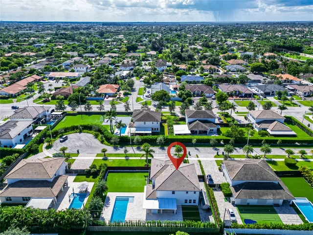 35 NW 121st Ct, Miami FL 33182